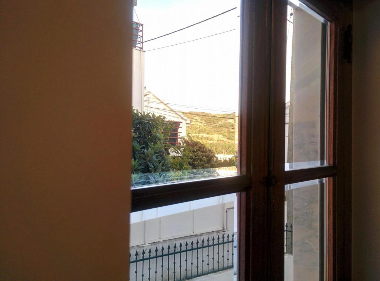 La Em Cima Apartment Sesimbra Bagian luar foto